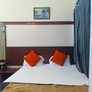  Lodge New As Tourist Aluva
