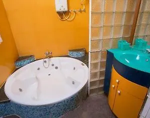 3* Hotel Vrindavan Retreat